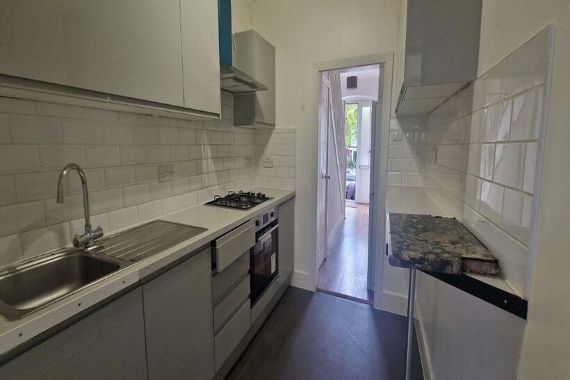 Arnos Grove 3 bed semi-detached house to rent - £1,950 pcm (£450 pw)