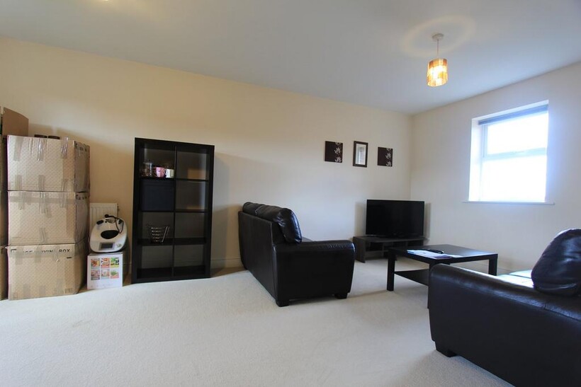Harlow Crescent, Oxley Park, Milton... 2 bed apartment to rent - £900 pcm (£208 pw)