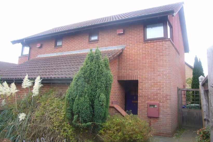 Phillip Court, Shenley Church End... 1 bed semi-detached house to rent - £1,050 pcm (£242 pw)