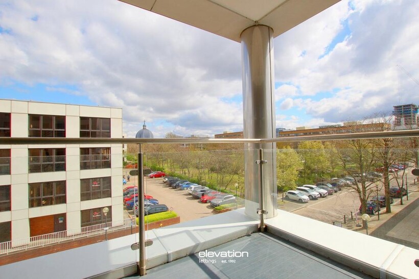 329 Silbury Boulevard, Milton Keynes... 1 bed apartment to rent - £1,195 pcm (£276 pw)