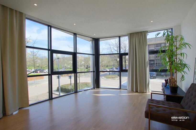 Silbury Boulevard, Milton Keynes, MK9 2 bed apartment to rent - £1,350 pcm (£312 pw)