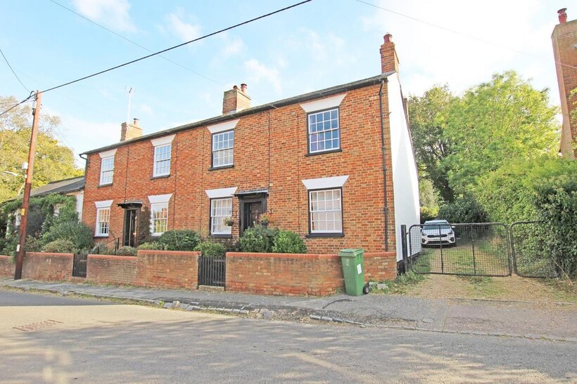 High Street, Whaddon, Milton Keynes... 3 bed semi-detached house to rent - £1,395 pcm (£322 pw)