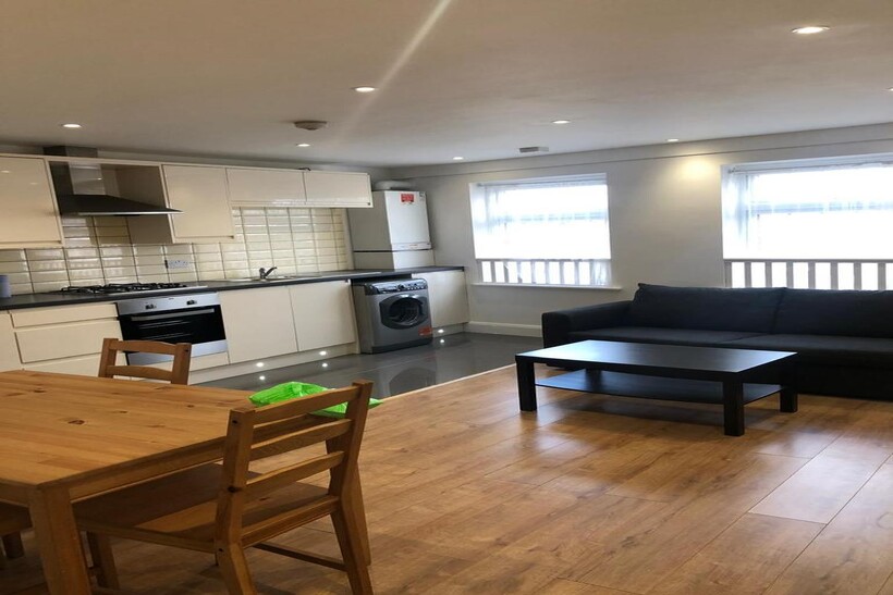 Bath Road, Hounslow TW4 1 bed flat to rent - £1,500 pcm (£346 pw)