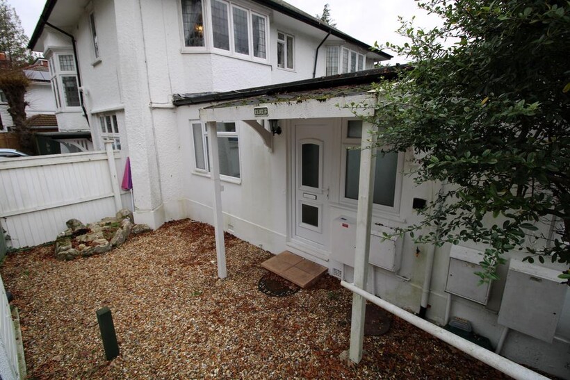 Nelson Road, Poole BH12 1 bed ground floor flat to rent - £950 pcm (£219 pw)
