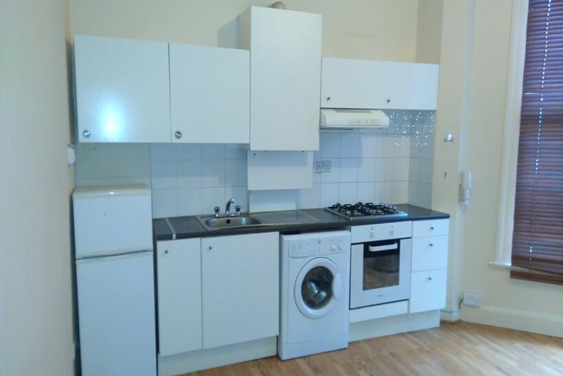 Mowbray Road, London SE19 1 bed flat to rent - £1,250 pcm (£288 pw)
