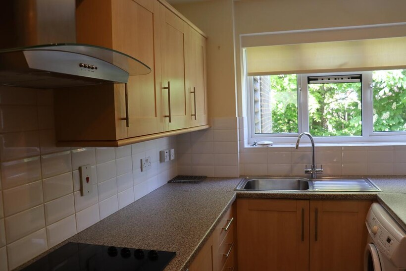 Little Bookham Street, Little Bookham... 2 bed apartment to rent - £1,200 pcm (£277 pw)
