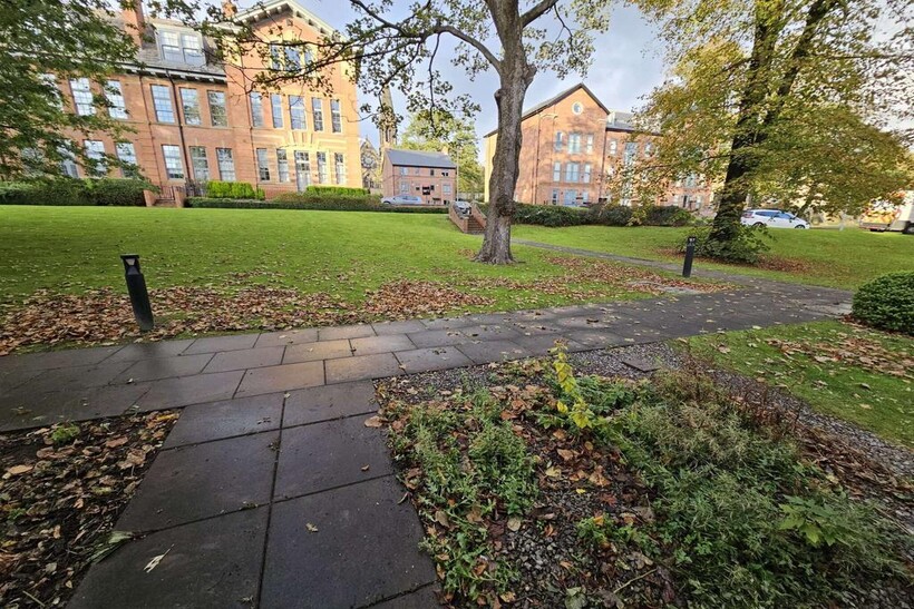 Leeds LS6 5 bed townhouse to rent - £2,275 pcm (£525 pw)