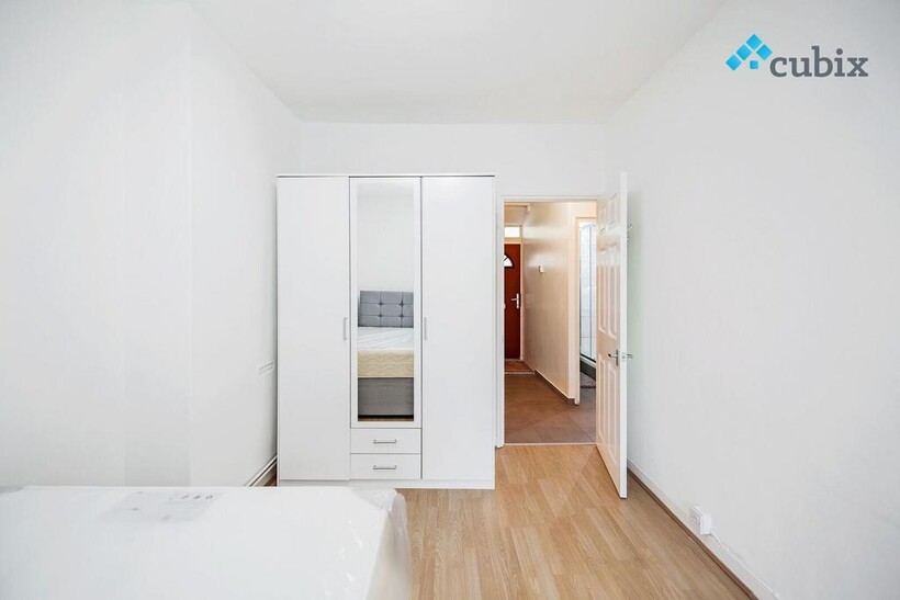 Falmouth Road, London SE1 3 bed ground floor flat to rent - £2,700 pcm (£623 pw)