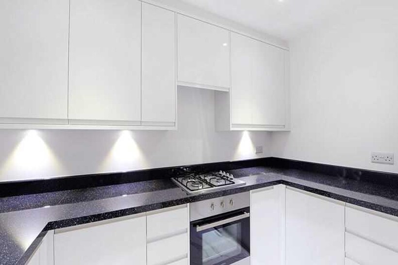 London W8 3 bed apartment to rent - £8,883 pcm (£2,050 pw)