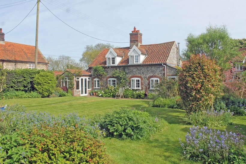 The Street, Kelling NR25 3 bed character property to rent - £1,800 pcm (£415 pw)