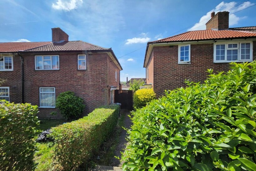 Goudhurst Road, Bromley, Kent, BR1 4QQ 3 bed semi-detached house to rent - £2,395 pcm (£553 pw)