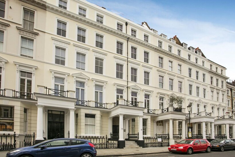 London W8 3 bed apartment to rent - £8,883 pcm (£2,050 pw)