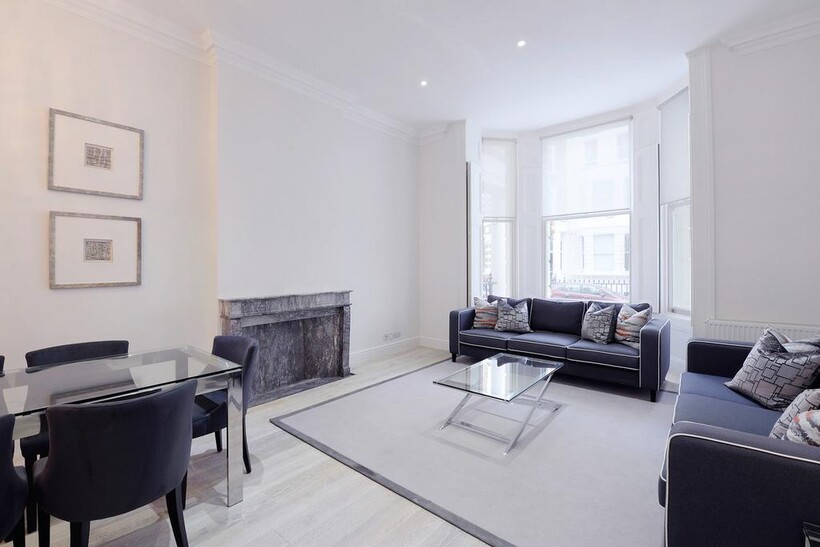 London W8 3 bed apartment to rent - £8,883 pcm (£2,050 pw)