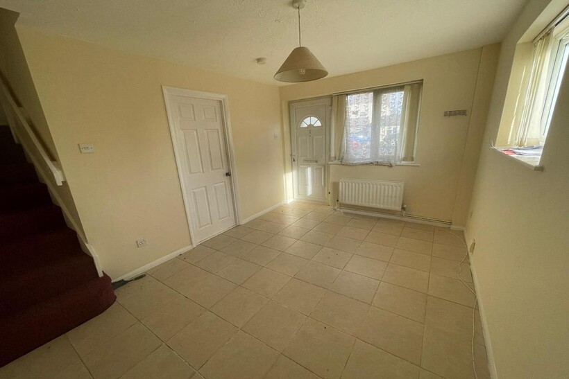West Drayton UB7 1 bed semi-detached house to rent - £1,250 pcm (£288 pw)