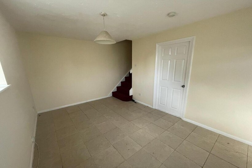 West Drayton UB7 1 bed semi-detached house to rent - £1,250 pcm (£288 pw)