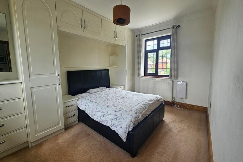 Stanwell Road, Horton SL3 5 bed detached house to rent - £3,500 pcm (£808 pw)