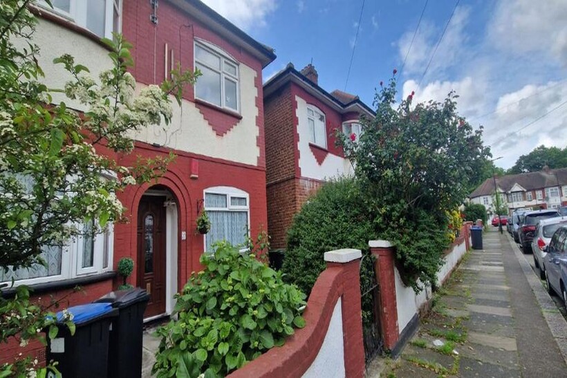 Edmonton 2 bed flat to rent - £1,650 pcm (£381 pw)