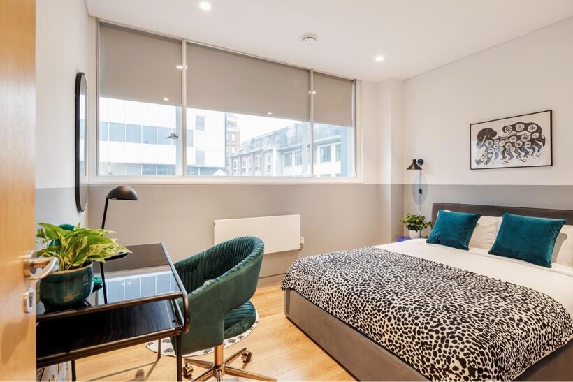 Emerald Street, London WC1N 3 bed serviced apartment to rent - £11,580 pcm (£2,672 pw)