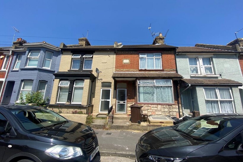 Balmoral Road, Gillingham ME7 4 bed house to rent - £675 pcm (£156 pw)