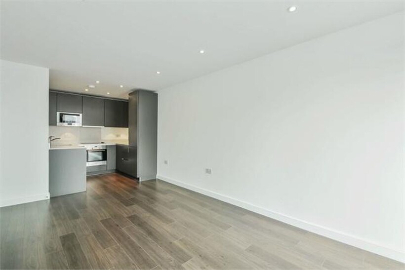 Saffron Central Square, Croydon... 2 bed apartment to rent - £1,500 pcm (£346 pw)