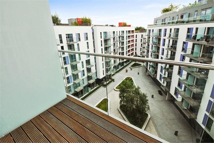 Saffron Central Square, Croydon... 2 bed apartment to rent - £1,500 pcm (£346 pw)
