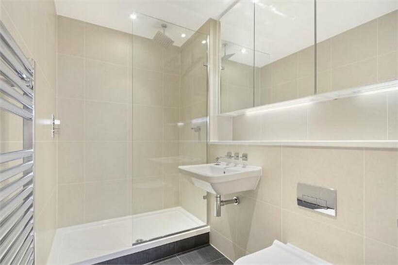 11 Saffron Central Square, Croydon, CR0 2 bed apartment to rent - £1,700 pcm (£392 pw)