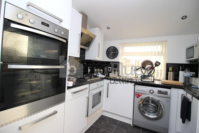Burley Hill Drive, Burley, Leeds LS4 3 bed property to rent - £1,690 pcm (£390 pw)
