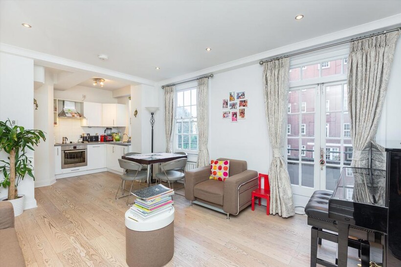 Apsley House, 23-29 Finchley Road... 2 bed flat to rent - £3,250 pcm (£750 pw)