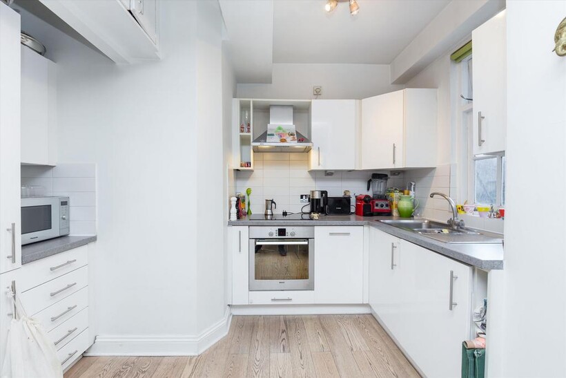 Apsley House, 23-29 Finchley Road... 2 bed flat to rent - £3,250 pcm (£750 pw)