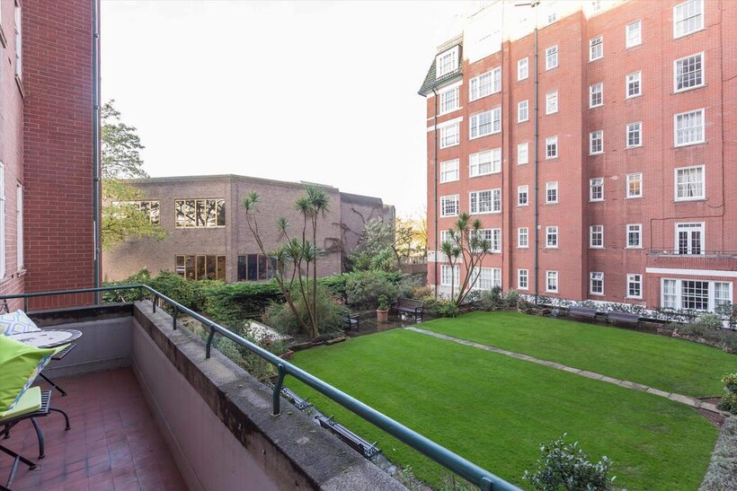 Apsley House, 23-29 Finchley Road... 2 bed flat to rent - £3,250 pcm (£750 pw)
