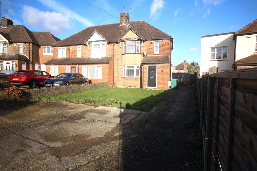 Garston Crescent, Watford WD25 1 bed maisonette to rent - £1,150 pcm (£265 pw)