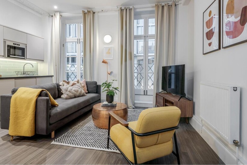 Buckingham Palace Road, London SW1W 1 bed serviced apartment to rent - £5,730 pcm (£1,322 pw)