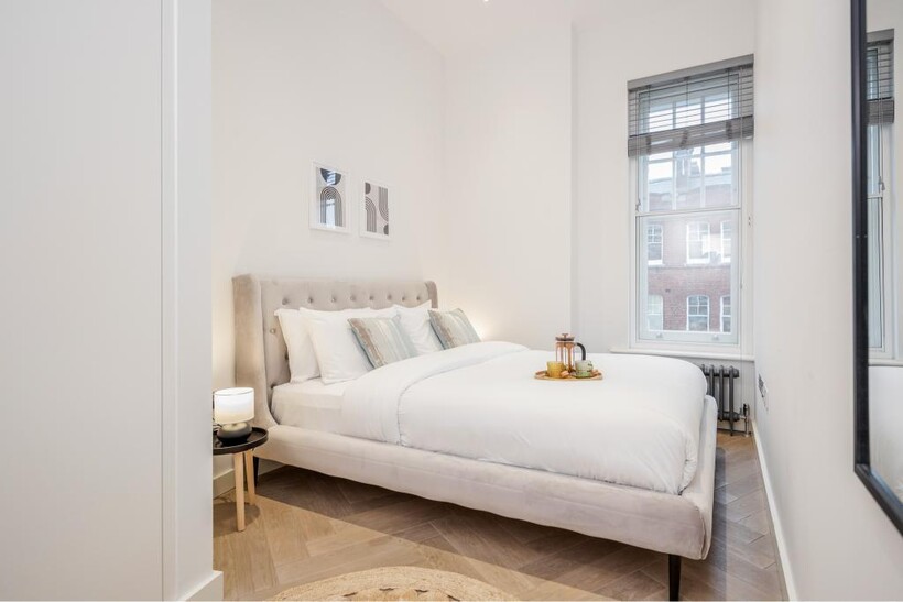 Newman Street, London W1T 1 bed serviced apartment to rent - £6,210 pcm (£1,433 pw)