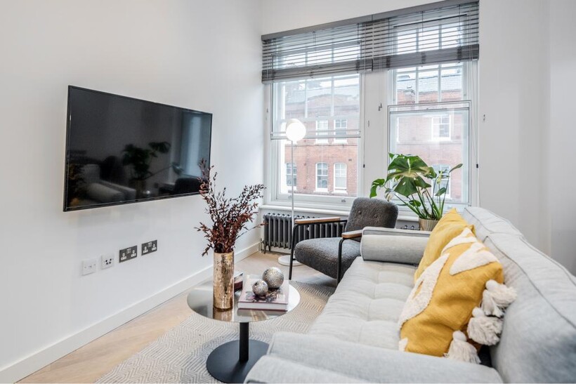 Newman Street, London W1T 1 bed serviced apartment to rent - £6,210 pcm (£1,433 pw)