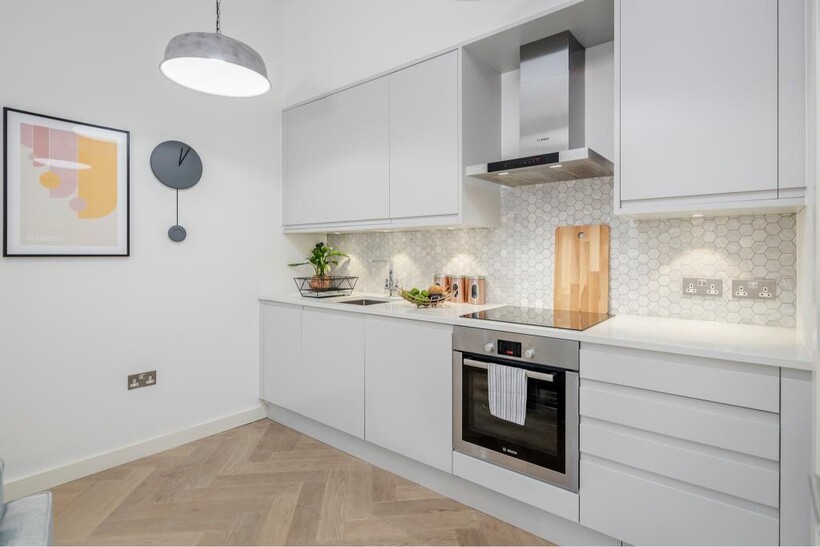 Newman Street, London W1T 1 bed serviced apartment to rent - £6,210 pcm (£1,433 pw)