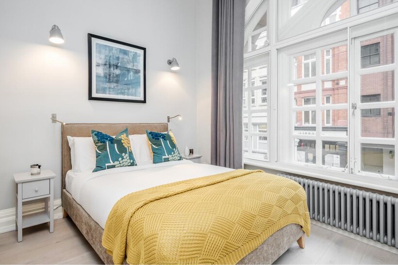 St. Martin's Lane, London WC2N 1 bed serviced apartment to rent - £5,130 pcm (£1,184 pw)