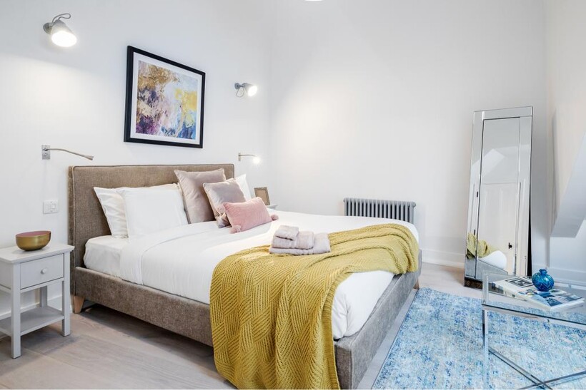 St. Martin's Lane, London WC2N 1 bed serviced apartment to rent - £6,240 pcm (£1,440 pw)