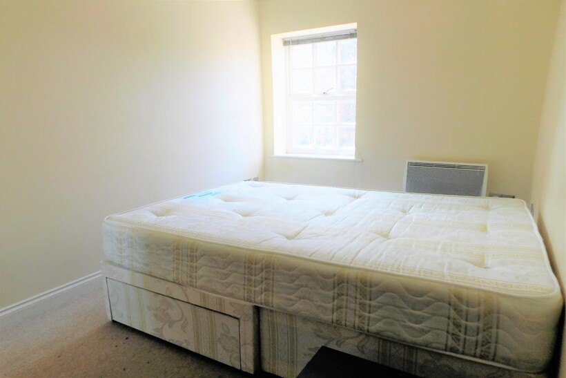 Waterside Lane, Colchester CO2 2 bed flat to rent - £1,125 pcm (£260 pw)