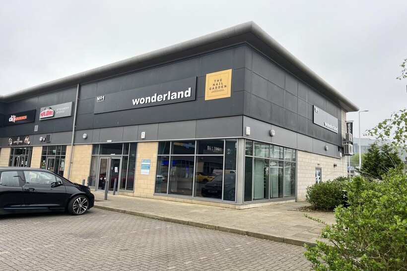 Livingston EH54 Retail property (high street) to rent - £3,083 pcm (£712 pw)