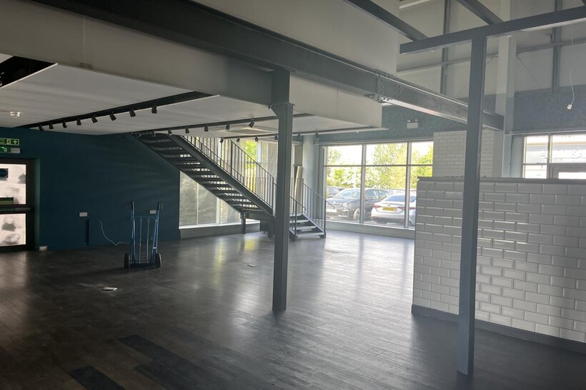 Livingston EH54 Retail property (high street) to rent - £3,083 pcm (£712 pw)