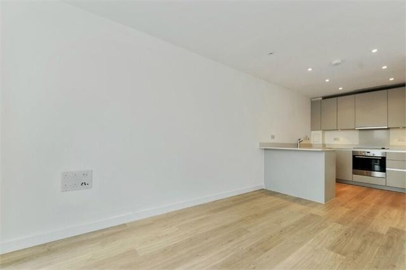 Saffron Central Square, Croydon... 1 bed flat to rent - £1,400 pcm (£323 pw)