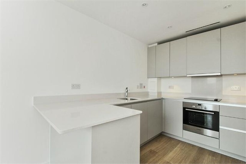 Saffron Central Square, Croydon... 1 bed flat to rent - £1,400 pcm (£323 pw)