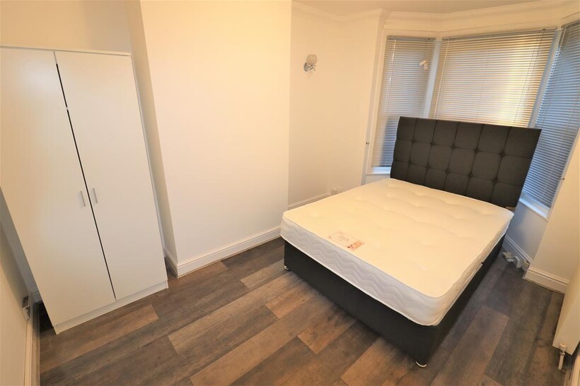 Gordon Road, Gillingham ME7 5 bed terraced house to rent - £675 pcm (£156 pw)