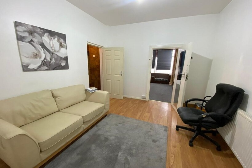Hide Road, Harrow HA1 1 bed in a house share to rent - £785 pcm (£181 pw)