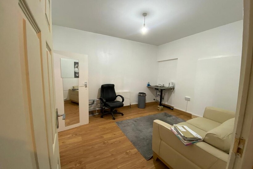 Hide Road, Harrow HA1 1 bed in a house share to rent - £785 pcm (£181 pw)