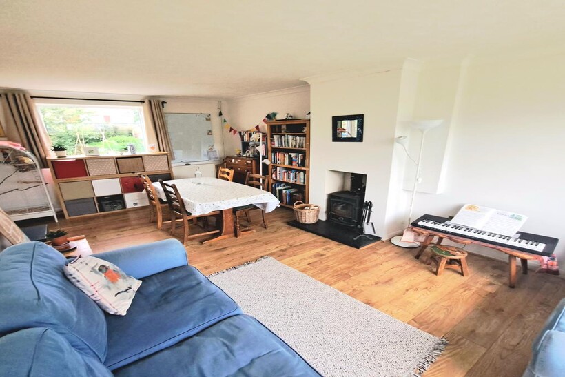 Albatross Walk, Gosport PO13 3 bed semi-detached house to rent - £1,400 pcm (£323 pw)