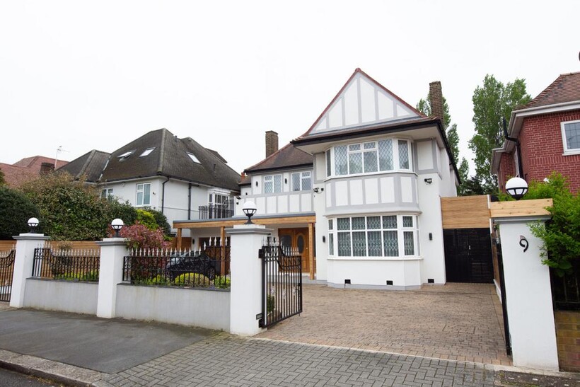 Manor house drive, NW67DE 5 bed detached house to rent - £11,500 pcm (£2,654 pw)