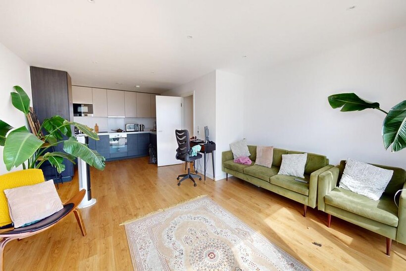 Saffron Central Square, Croydon, CR0 2 bed apartment to rent - £1,900 pcm (£438 pw)