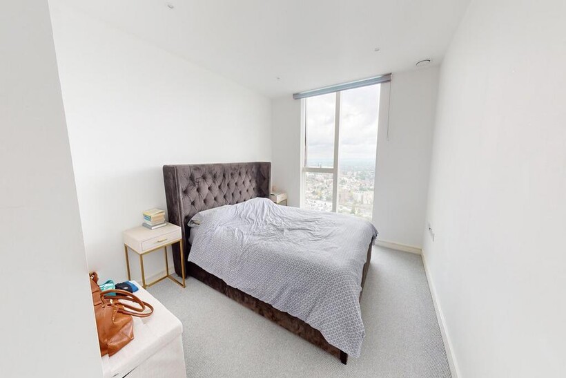 Saffron Central Square, Croydon, CR0 2 bed apartment to rent - £1,900 pcm (£438 pw)