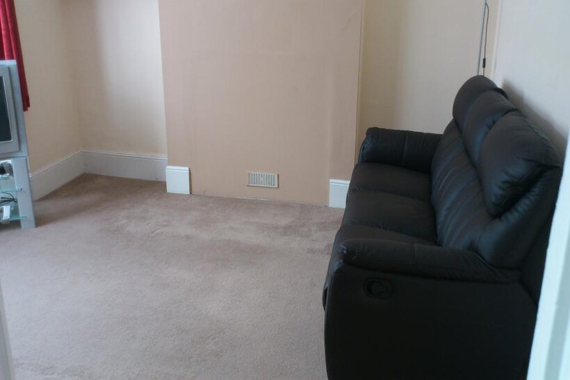 Montagu Road, London NW4 3 bed terraced house to rent - £2,400 pcm (£554 pw)